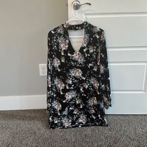 Floral long sleeve SIZE SMALL Wayf dress. Warn once. No holes or stains